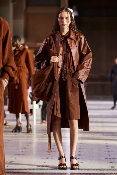Look 25